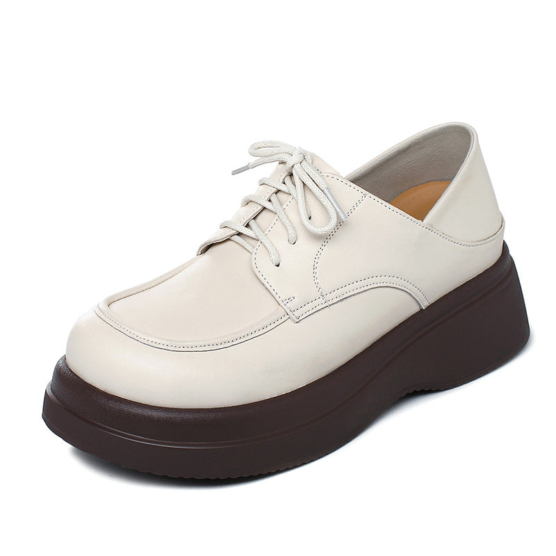 Damen Modische Plateau-Schnürschuhe mit glänzendem Lackfinish und komfortablem Fußbett EB