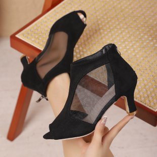 Damen Peeptoe-Stiefeletten mit transparenten Einsätzen und elegantem Blockabsatz EB