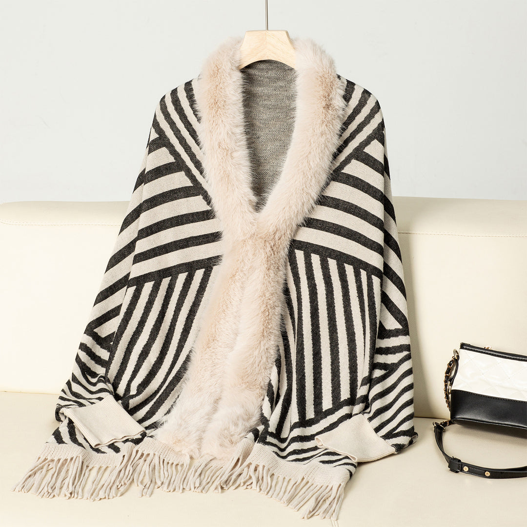Damen Strickponcho mit elegantem Kunstfellkragen und fransigem Design EB