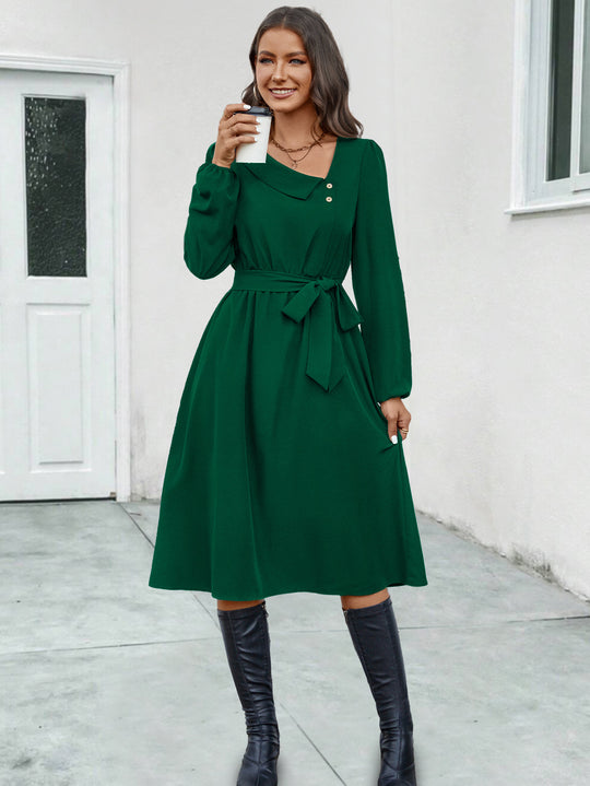 Damen Midikleid mit tailliertem Schnitt und eleganten Knopfdetails EB