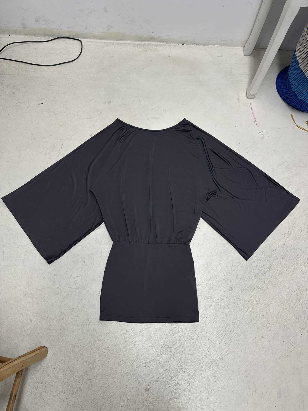 Damen nan schulterfreies Drapiertes Blouson-Top mit weitem Fledermausärmel und tailliertem Bündchen EB
