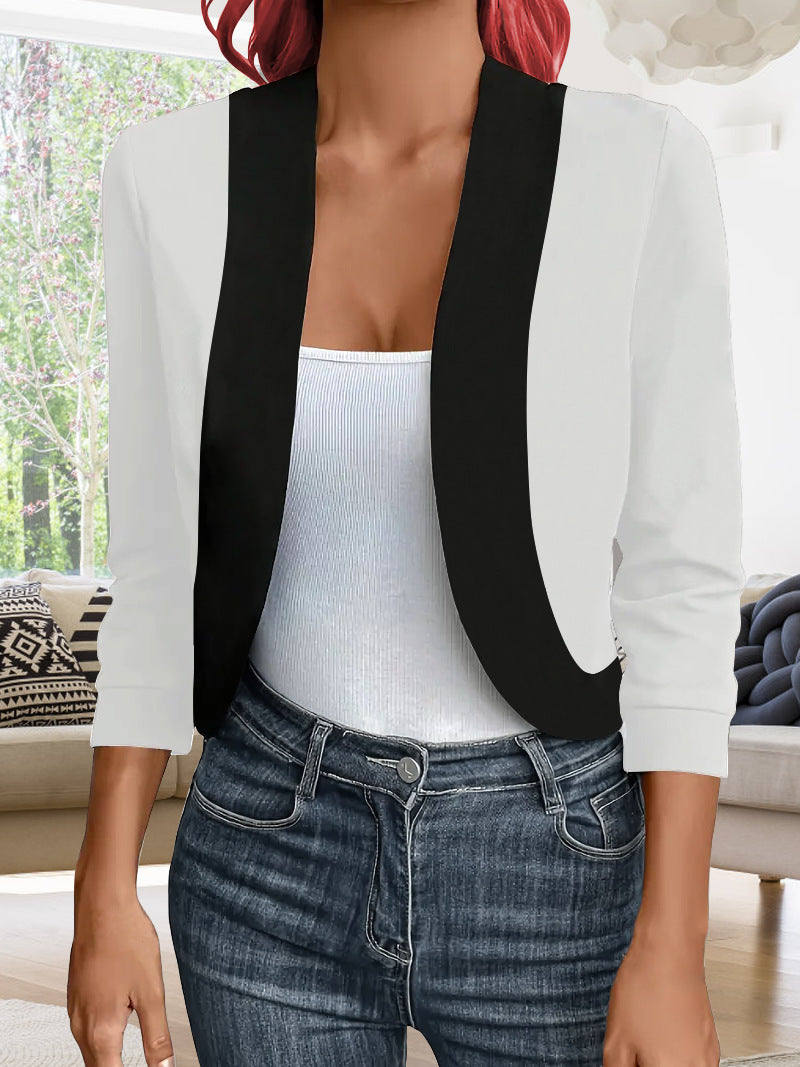 Damen Elegante Blazerjacke mit modernem Schnitt und Kontrastdetails EB