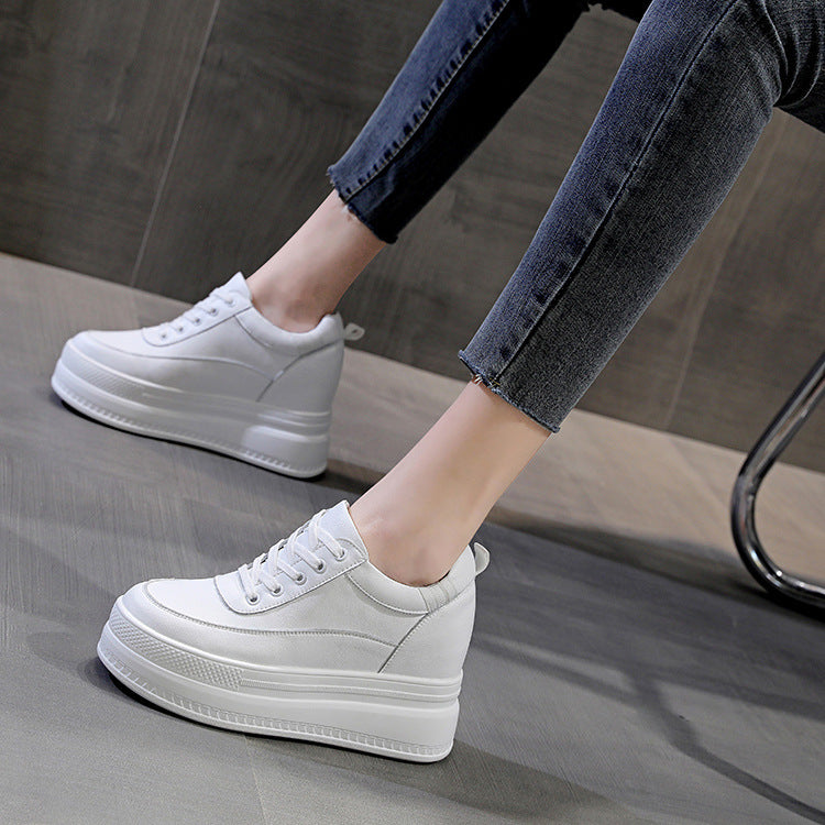 Damen Plateau Sneakers mit modischer und komfortabler Struktur EB