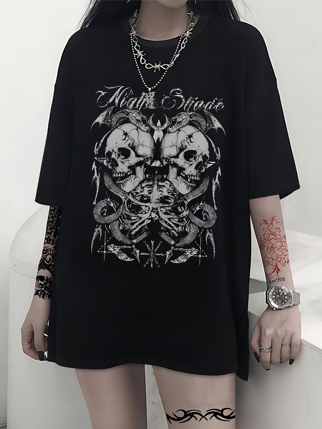 Damen T-Shirt mit künstlerischem Skelettmotiv und einzigartigem Druck EB