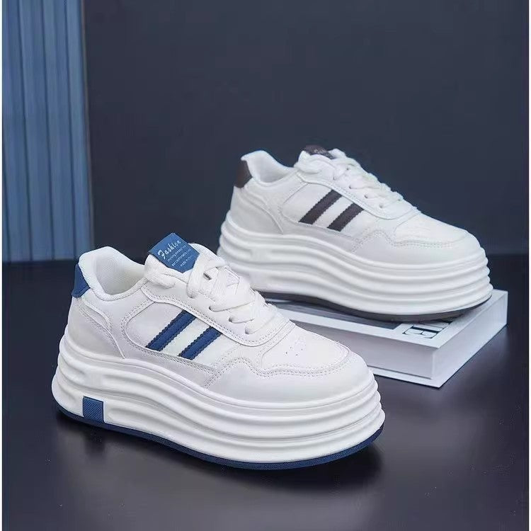 Damen Sportliche Plateau-Sneaker mit individuell gestalteter Profilsohle EB
