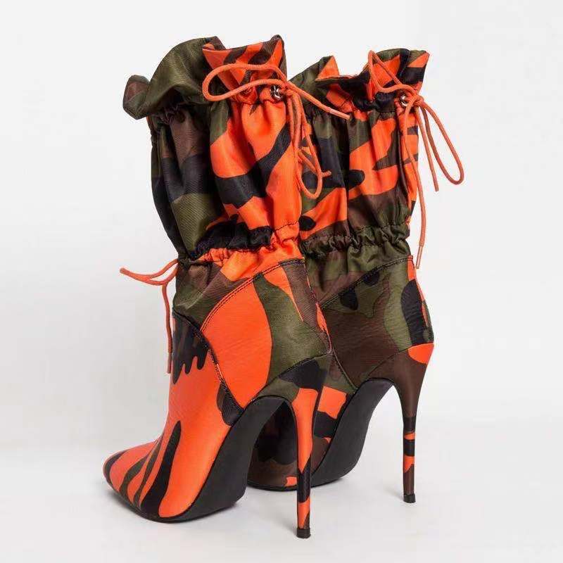 Damen High Heel Stiefel mit Camouflage-Design und Schnürung EB
