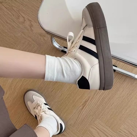 Damen Plattform Sneakers mit sportlichem Design und rutschfester Sohle EB