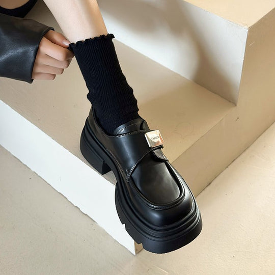 Damen elegante Loafers mit Metallakzent und robuster Sohle EB