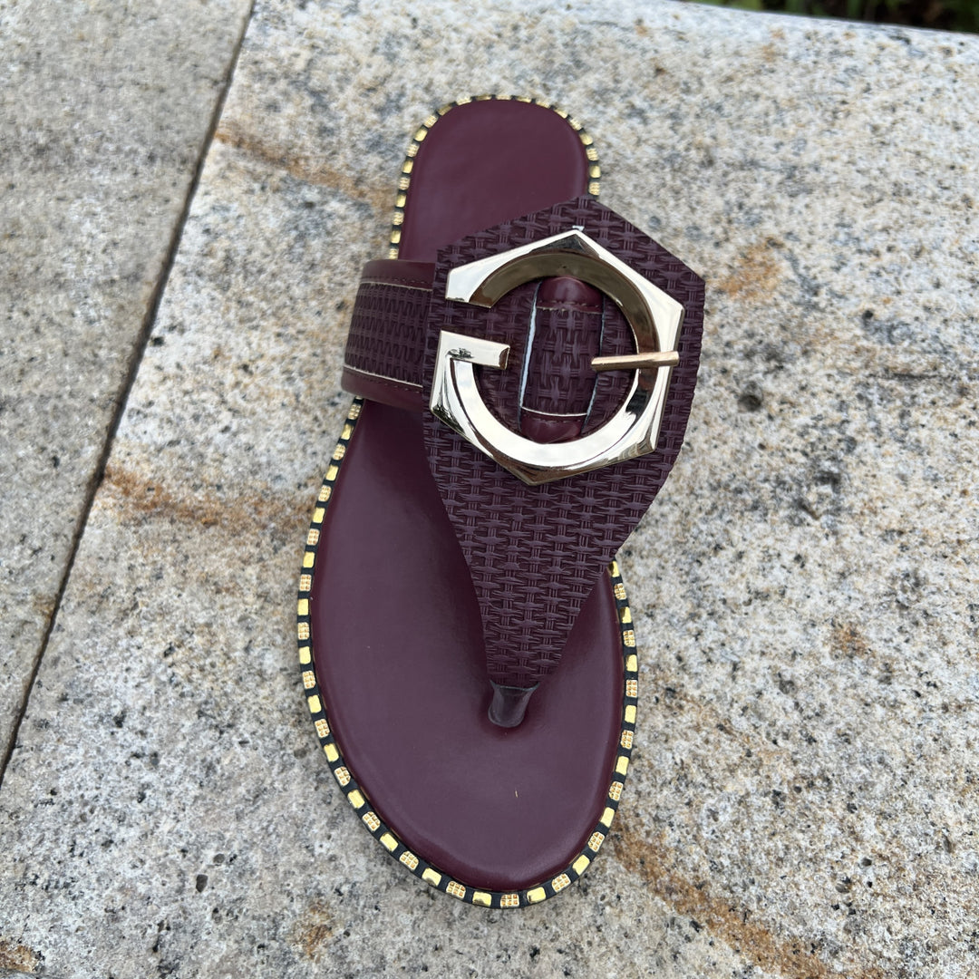 Damen modische Riemen-Sandalen mit zeitgemäßem Schmuckdetail und rutschfester Sohle EB