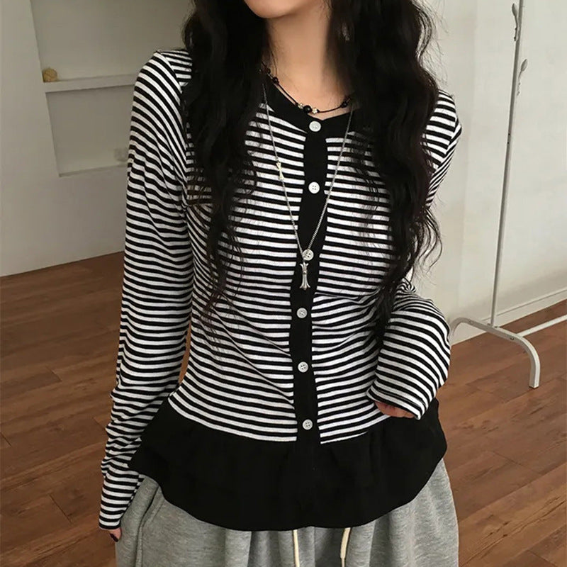 Damen nan feiner Kurzcardigan mit Knopfleiste, Spitzenkragen und welligem Saum EB