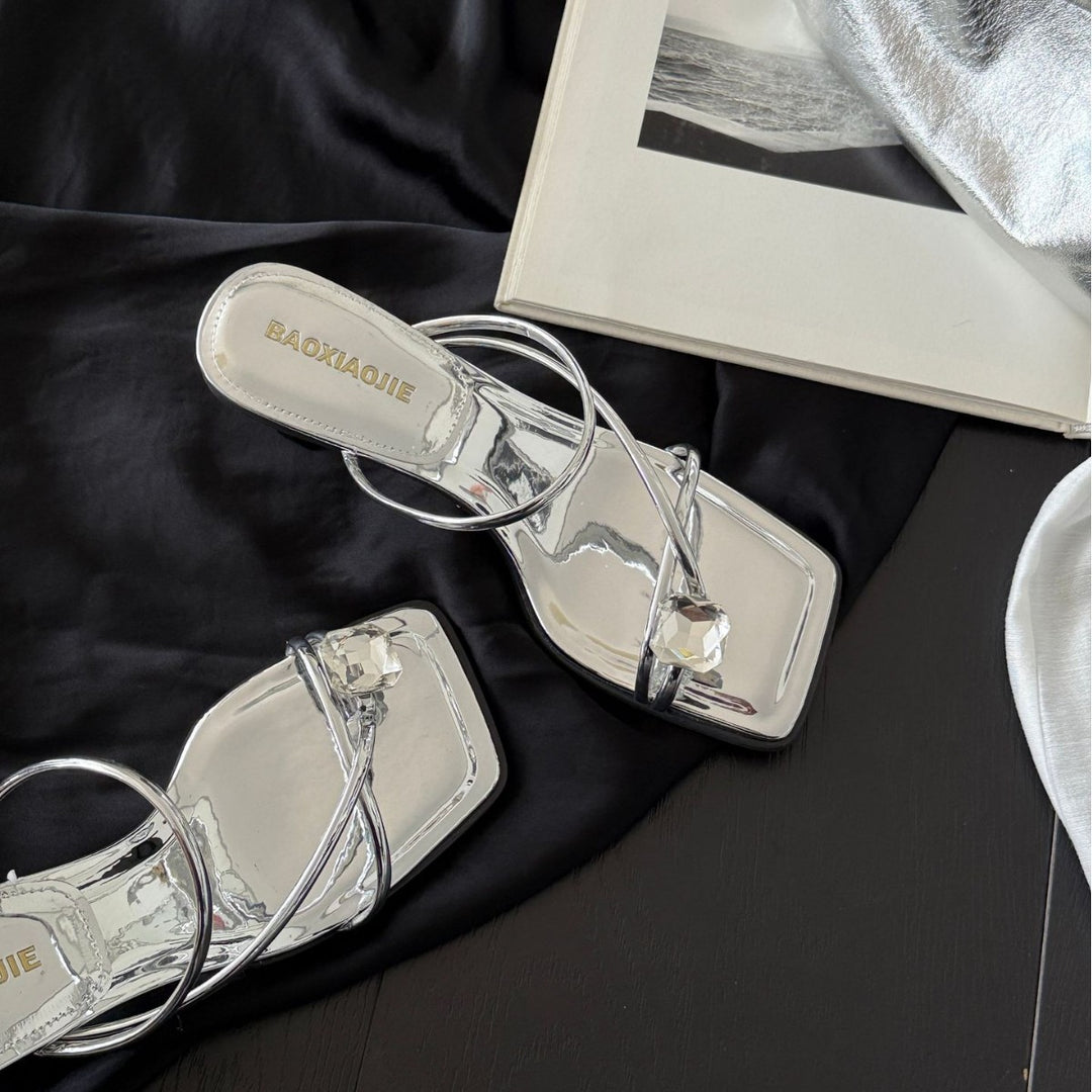 Damen Modische Plateau-Sandalen mit elegantem Riemendesign und glänzender Oberfläche EB