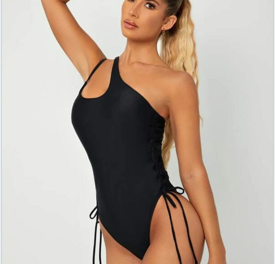 Damen Einseitiger Badeanzug mit stylishem Cut-Out und verstellbaren Schnürdetails EB