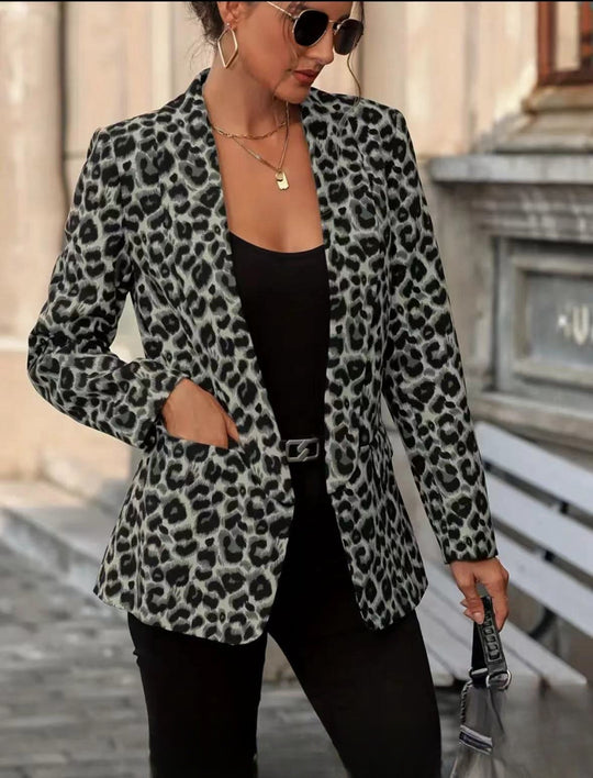 Damen Blazer im trendigen Animal-Print mit elegantem Revers und praktischen Taschen EB
