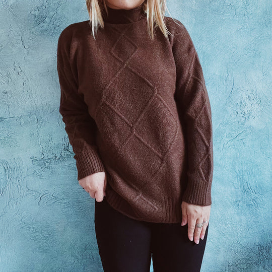 Damen Grobstrickpullover mit elegantem Rautenmuster und hohem Kragen EB