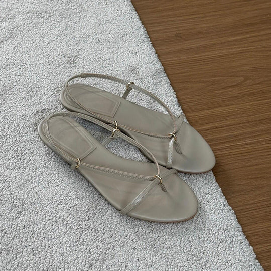 Damen flache Sandalen mit verstellbarem Riemendesign und luxuriösen Akzenten EB