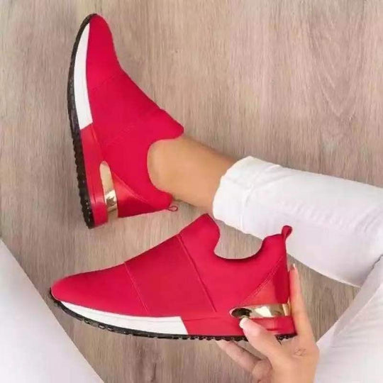 Damen Slip-On Sneakers mit atmungsaktiver Textilkonstruktion und modischem Metallic-Detail EB