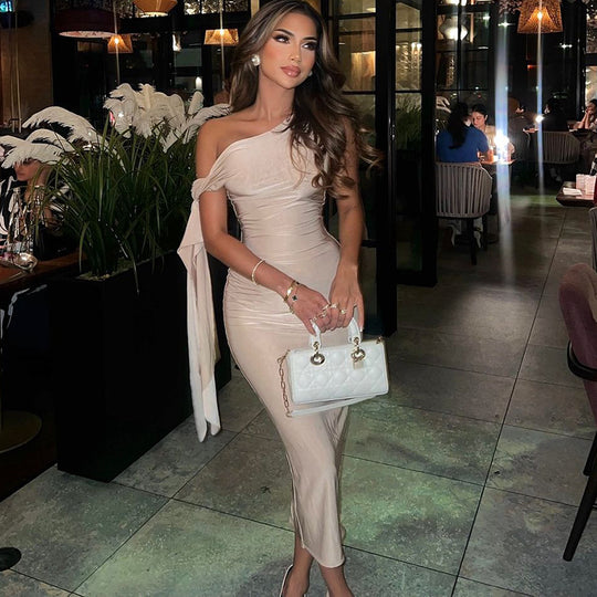 Damen Edles One-Shoulder-Kleid mit figurbetonter Silhouette und langen Ärmeln EB