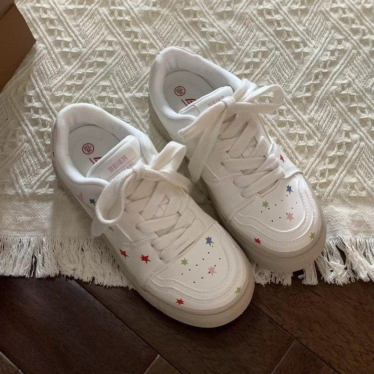 Damen Sneakers mit bunten Stern-Applikationen und bequemer Sohle EB