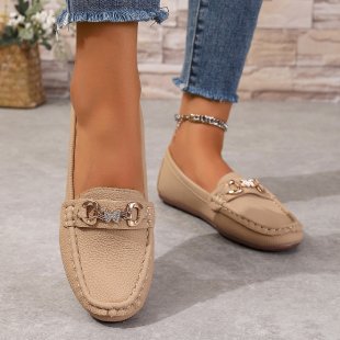 Damen elegante Mokassin-Slipper mit Zierkettchen und gepolstertem Komfortfußbett EB