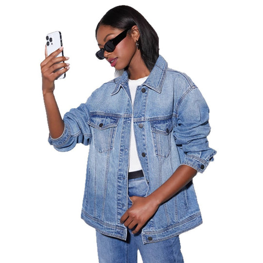 Damen Oversized Denimjacke im lässigen Schnitt mit aufgesetzten Taschen EB