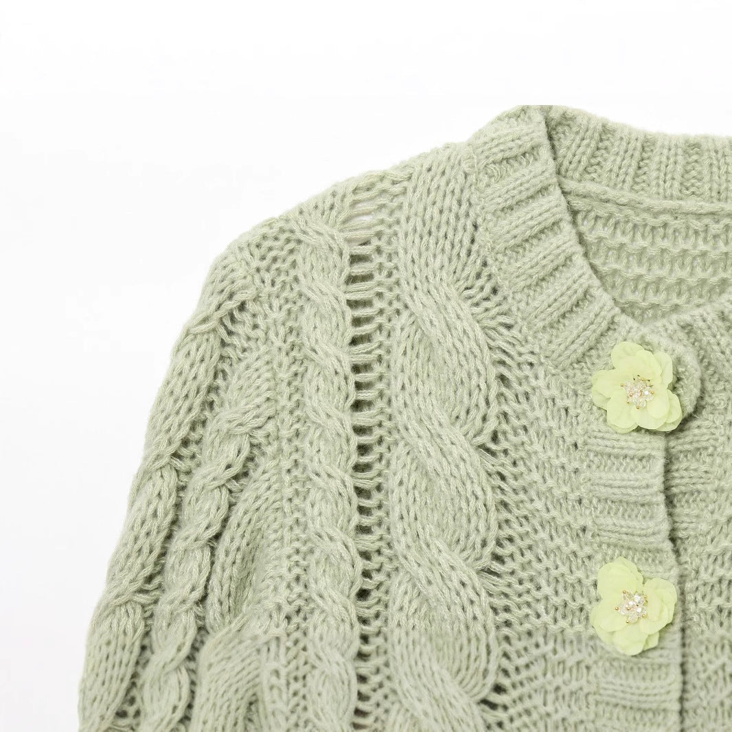 Damen Strickjacke mit floralem Knopfdetail EB