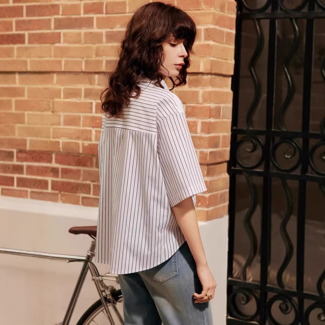 Damen Modisches Polo Shirt mit trendigen Streifen und Reißverschluss EB