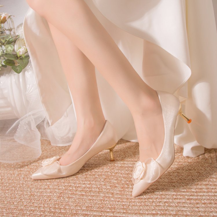 Damen Spitze Pumps mit zierlichem Blumenakzent EB