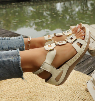 Damen modische Sandalen mit dekorativem Riemendesign und elegantem Schmuckdetail EB