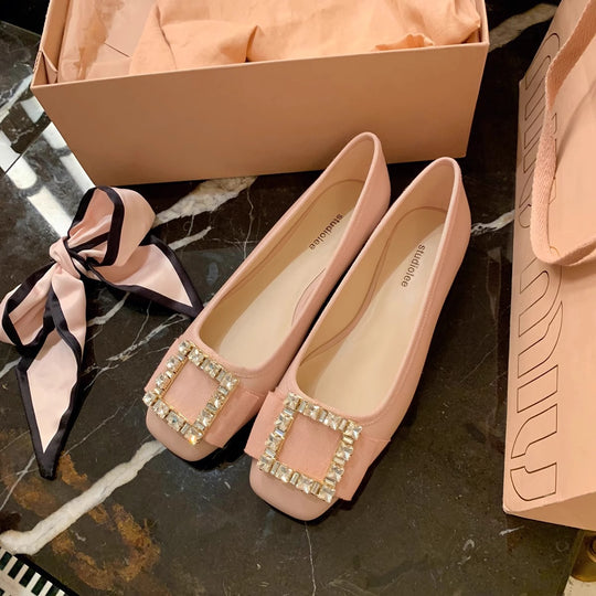 Damen Ballerinas mit funkelndem Strassbesatz und einzigartigem Riemendesign EB