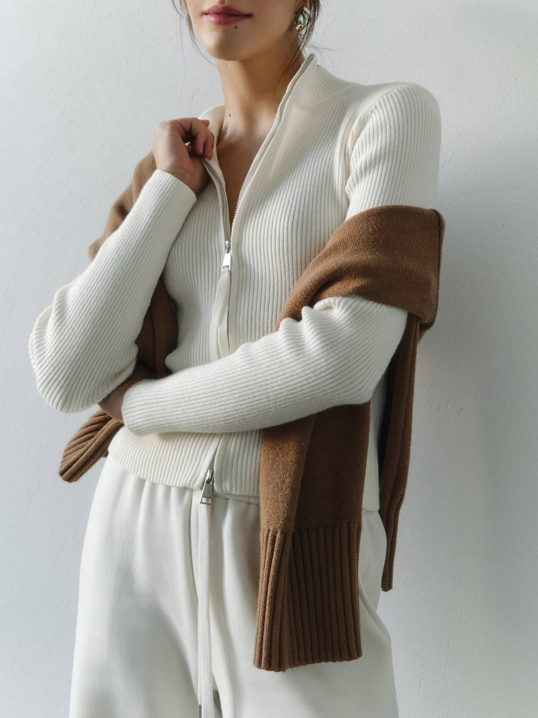 Damen Strickpullover mit hochgeschlossenem Reißverschluss und Rippstruktur EB