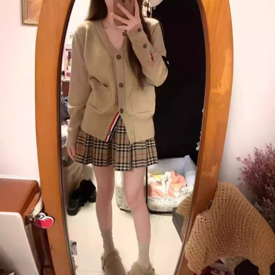 Damen Strickjacke mit hohen Taschen und grafischen Akzenten EB