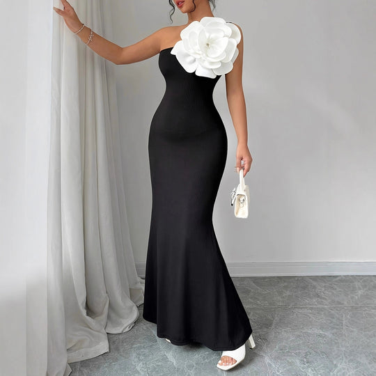 Damen figurbetontes Maxikleid mit asymmetrischem Design und dekorativer Blütenapplikation EB