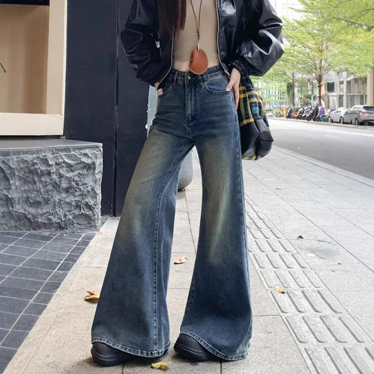 Damen weit geschnittene Flared-Jeans mit hohem Bund und modischem Design EB