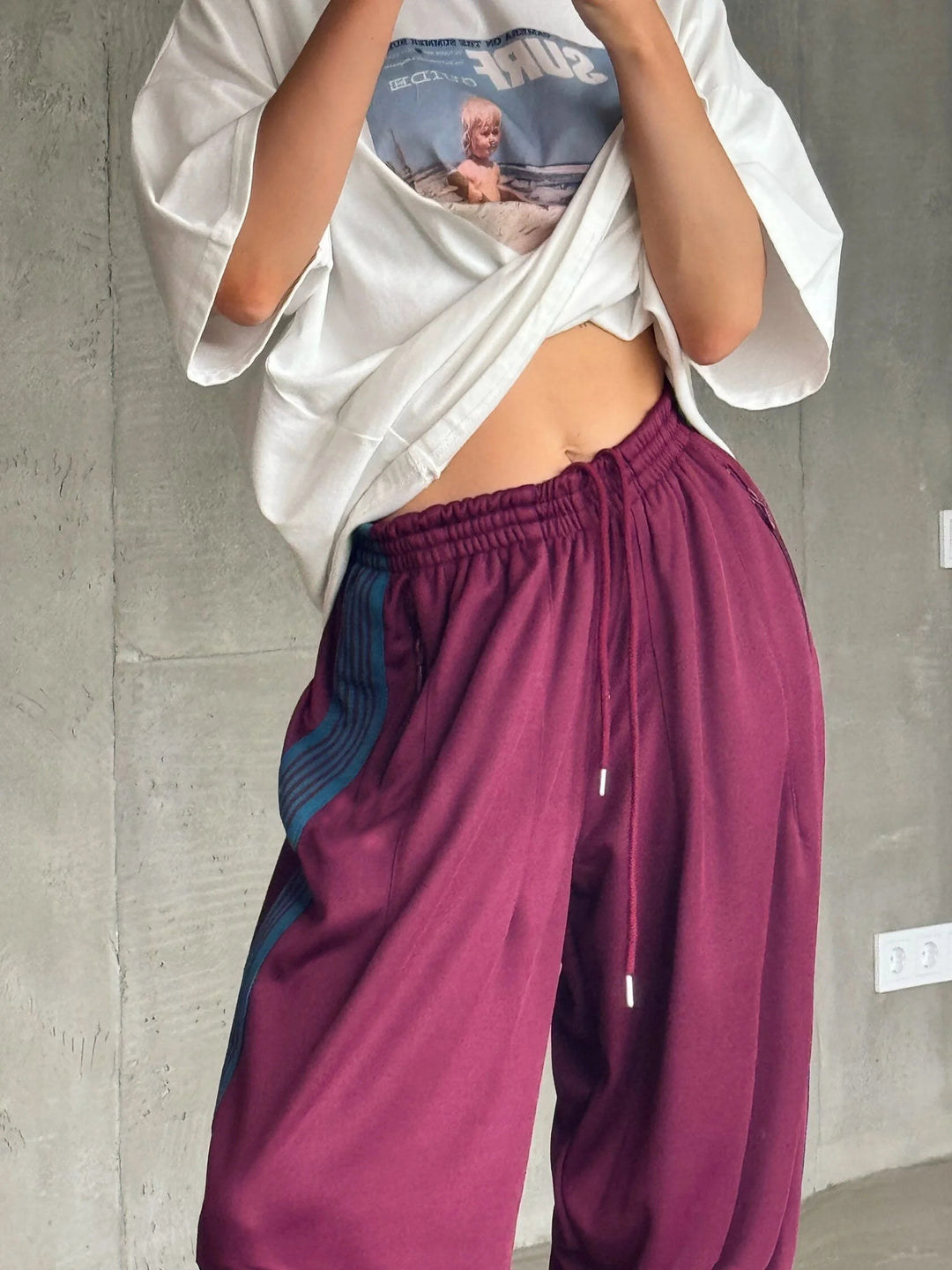 Damen weite Sporthose mit diagonalen Streifen EB