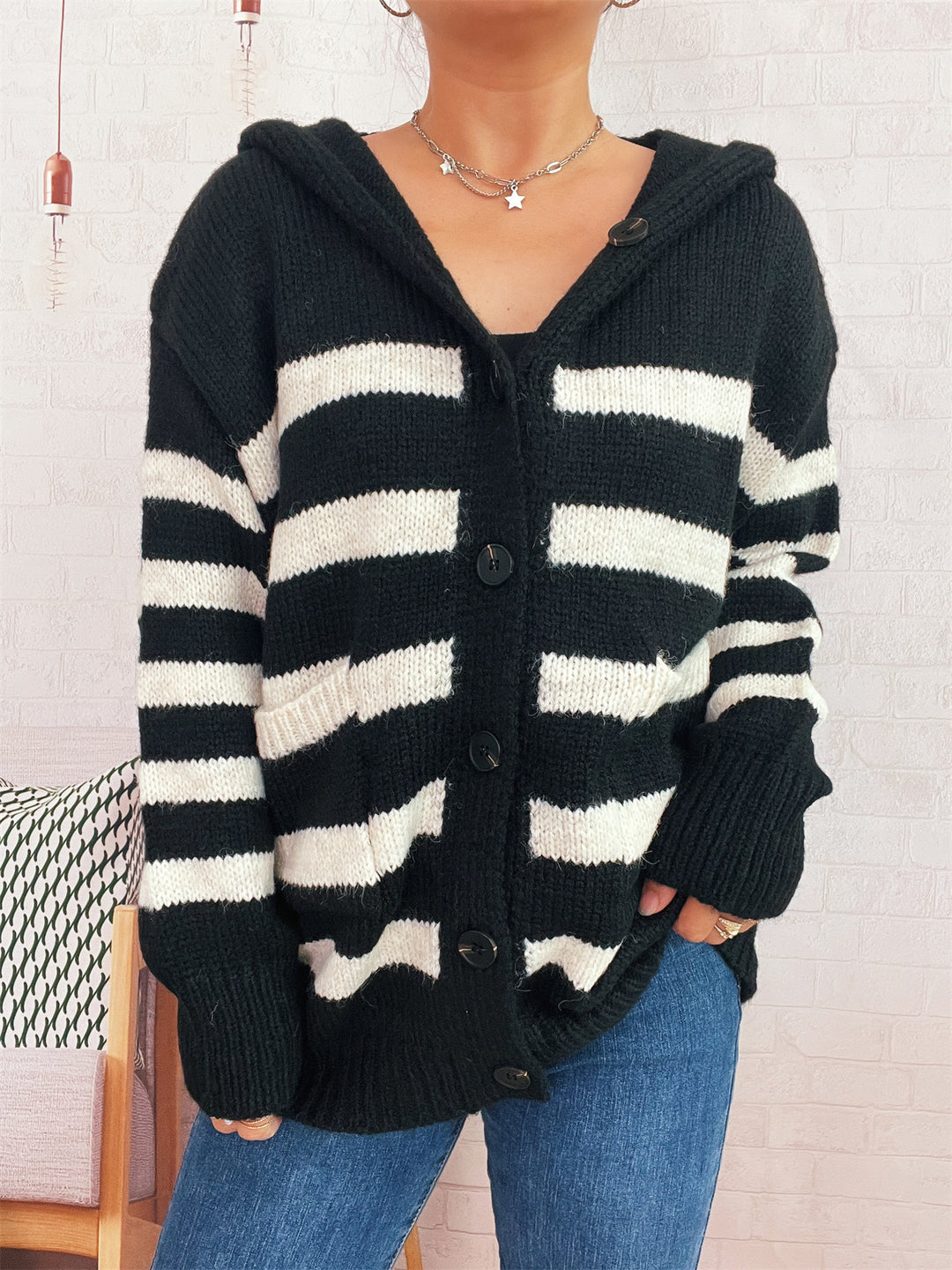 Damen oversized Strickjacke mit kontrastierenden Streifen und Kapuze EB