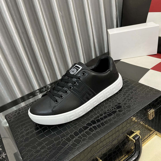 Damen Sneakers mit modischem Logo-Detail und rutschfester Laufsohle EB