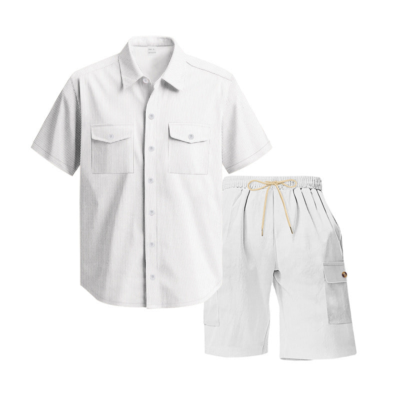 Herren komfortables Freizeitoutfit mit Kurzarmhemd und lockeren Shorts EB