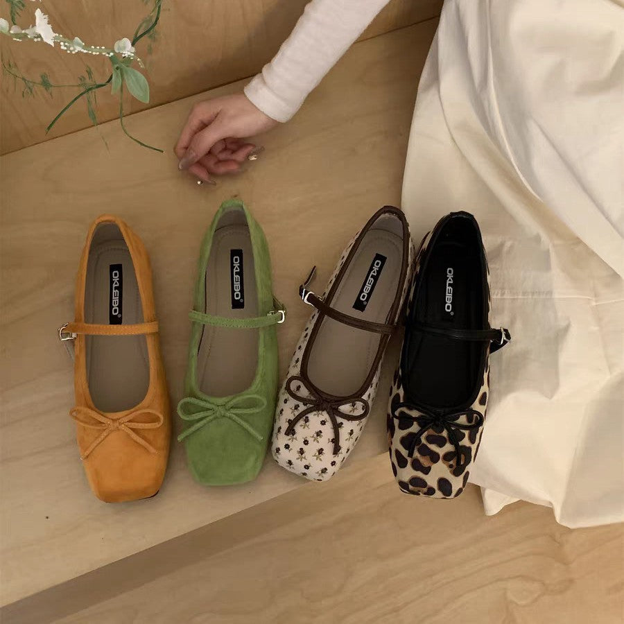 Damen elegante Ballerinas mit floralem Muster und zierlichen Riemen EB