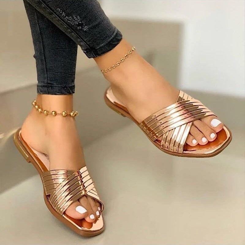 Damen Geflochtene Metallic-Slipper mit überkreuzten Riemen und flacher Komfortsohle EB