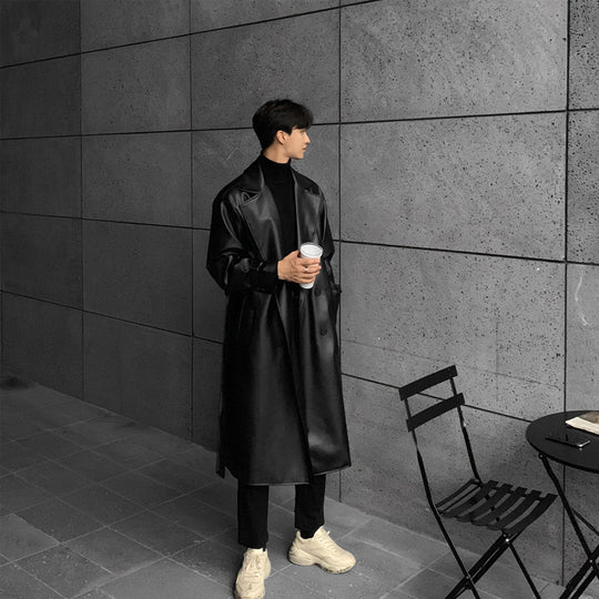 Herren modischer Longtrenchcoat aus hochwertigem Kunstleder mit elegantem Schnitt EB