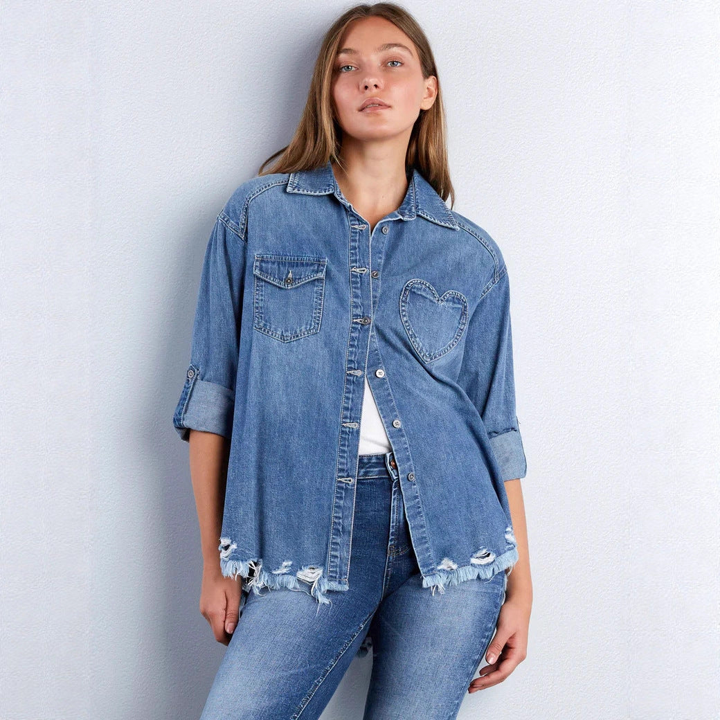 Damen nan lässige Denim-Hemdjacke Oversize mit aufgesetzten Brusttaschen, Herz-Stickdetail und ausgefranstem Saum EB