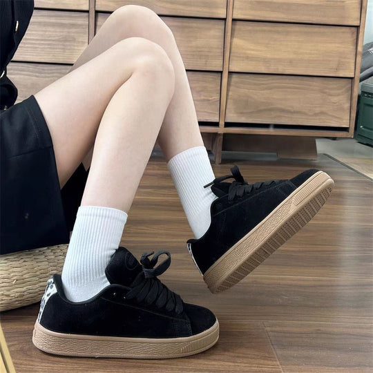 Damen Sneakers aus weichem Nubukleder mit rutschfester Gummisohle EB