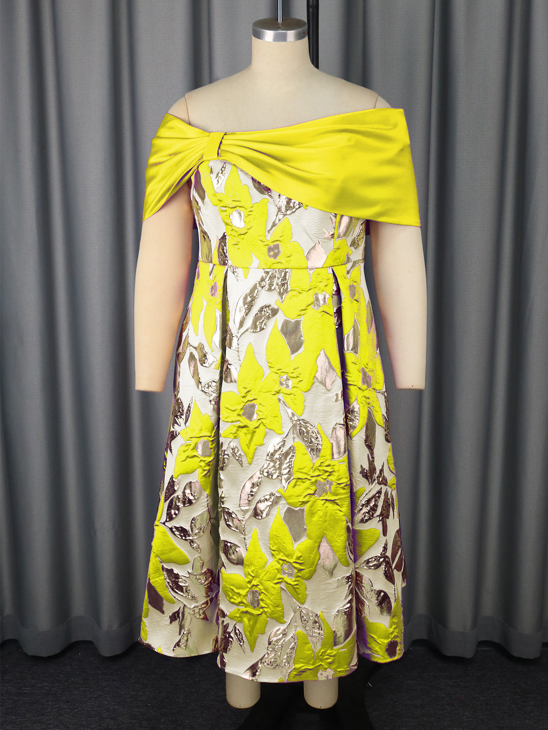 Damen Elegantes Abendkleid mit schulterfreier Applikation und floralen Motiven EB