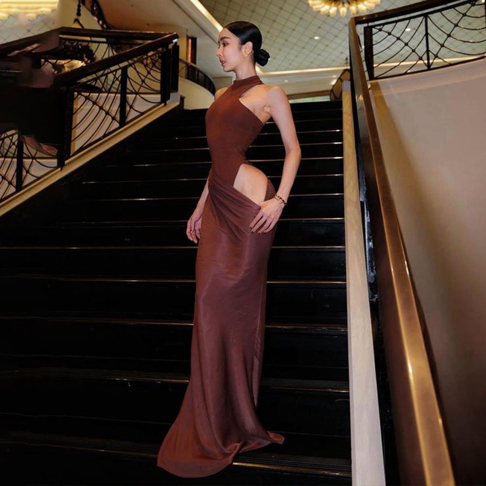 Damen Elegantes Cut-Out Maxikleid mit hohem Kragen und körpernaher Silhouette EB
