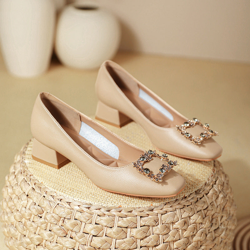 Damen elegante Pumps mit modischem Blockabsatz und funkelndem Schmuckdetail EB