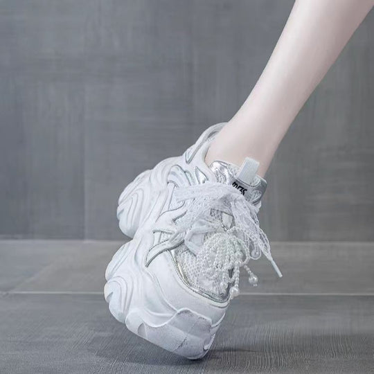 Damen Sportliche Plateau-Sneaker mit dekorativer Schnürung EB