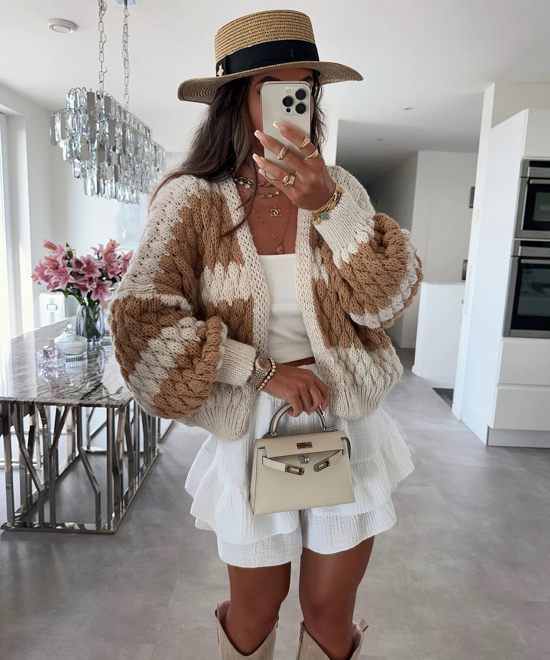 Damen Grobstrickjacke mit grafischem Muster und voluminösen Ärmeln EB