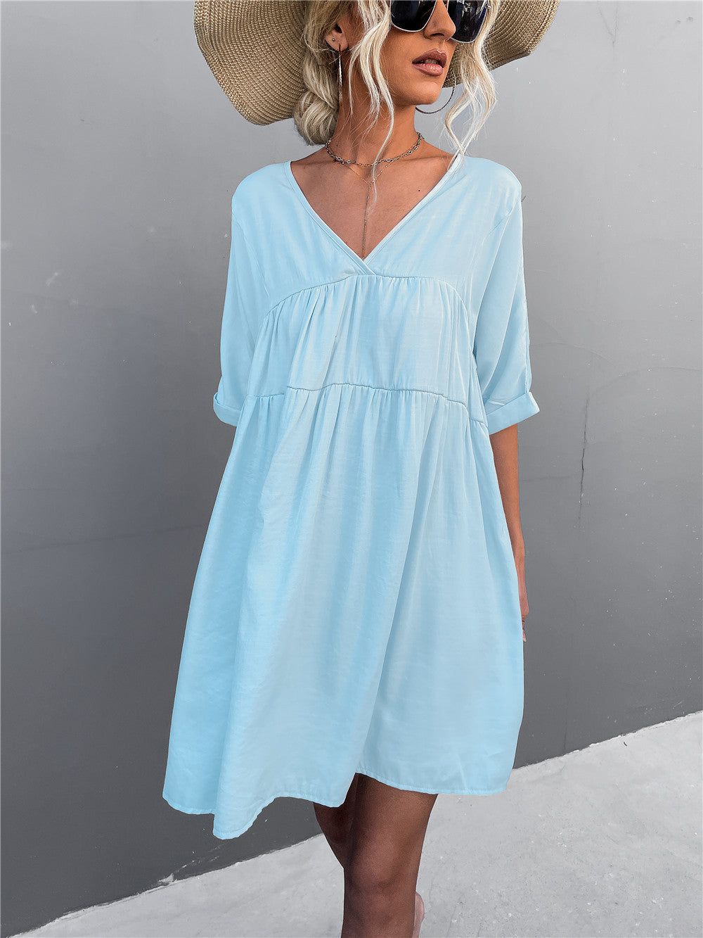 Damen lässiges V-Ausschnitt Sommerkleid mit taillierter Passform und leichtem Stoff EB