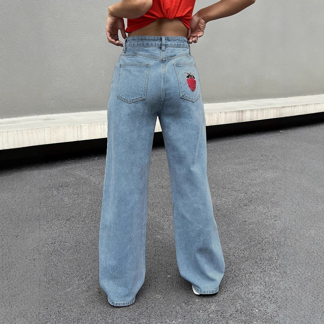 Damen weite Jeanshose mit aufgesticktem Erdbeer-Motiv und hohem Bund EB