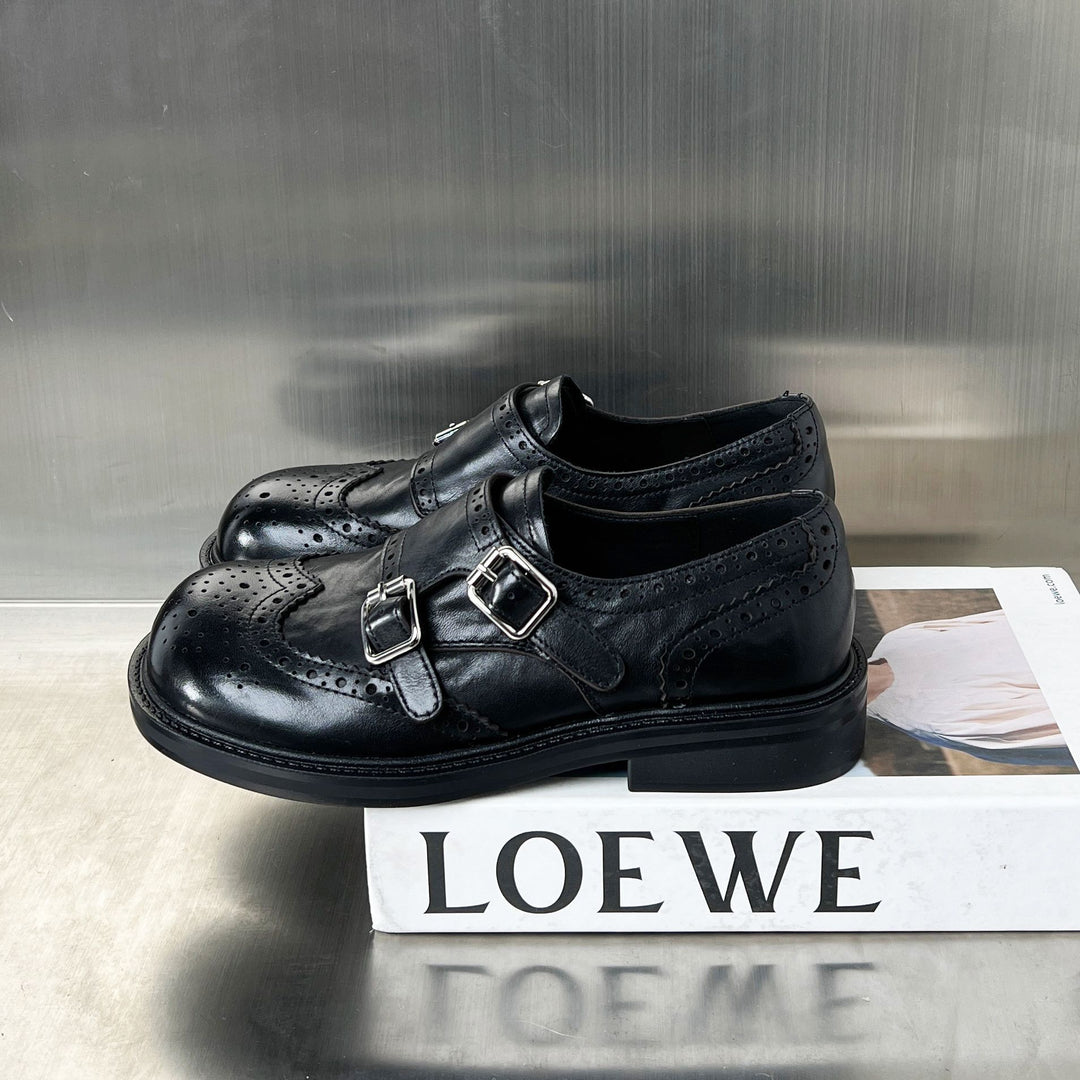 Damen Elegante Mokassins mit doppeltem Schnallenverschluss und feinem Broguemuster EB